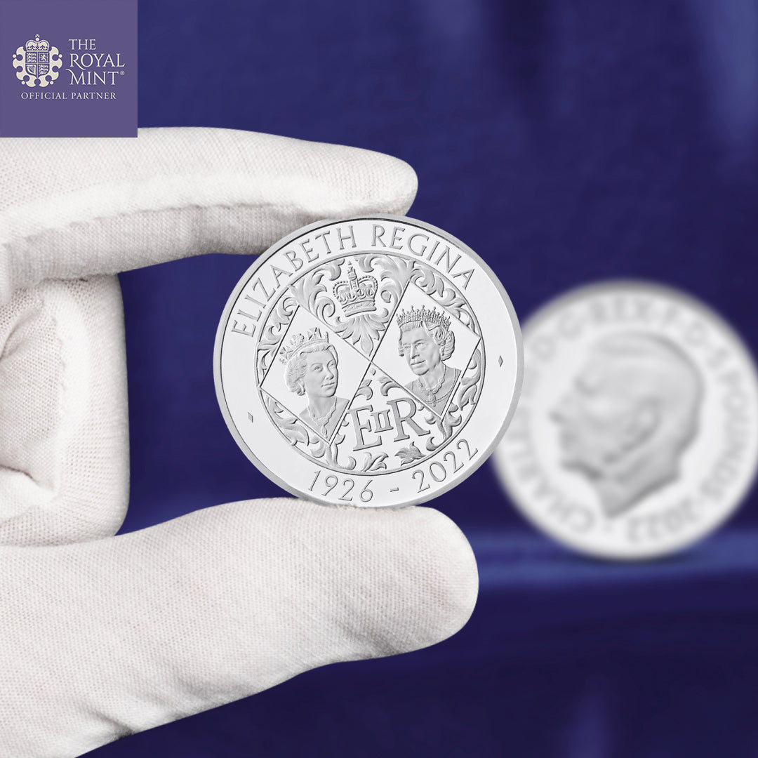 Su Majestad la Reina Isabel II 2022 Moneda de 5 £ - Primer retrato del rey Carlos III